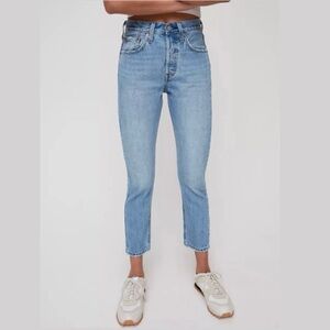 Levi’s 501 high-waisted light-wash jeans. 💙
